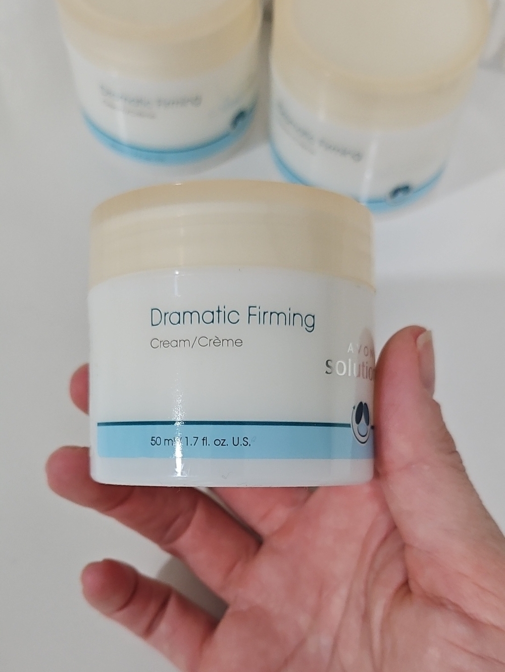 Avon Dramatic Firming Cream – Cream and Blue Accents